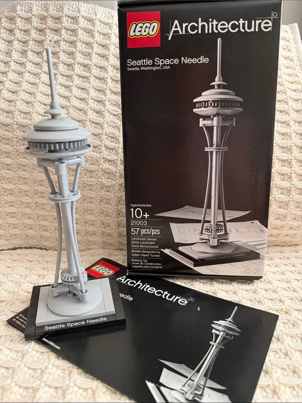 LEGO Architecture Seattle Space Needle 21003 RETIRED RARE Complete Set - Picture 1 of 3